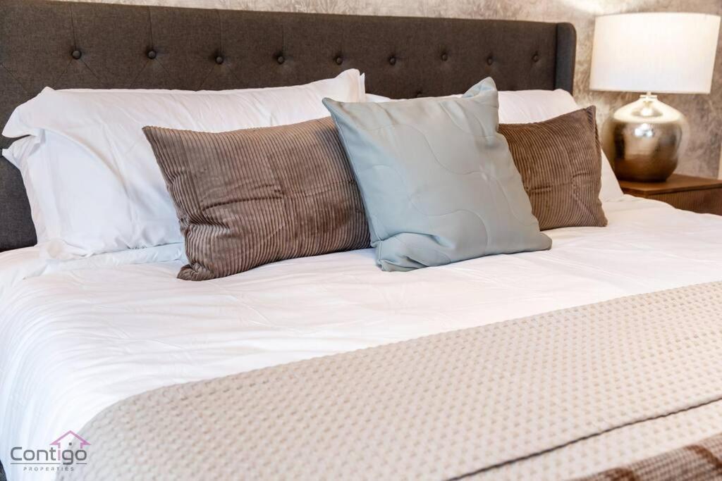 The Azure, Near Dt & University, Two King Beds! Edmonton Kültér fotó