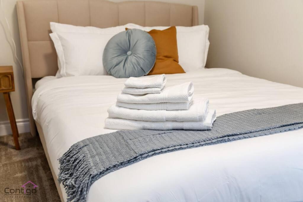 The Azure, Near Dt & University, Two King Beds! Edmonton Kültér fotó