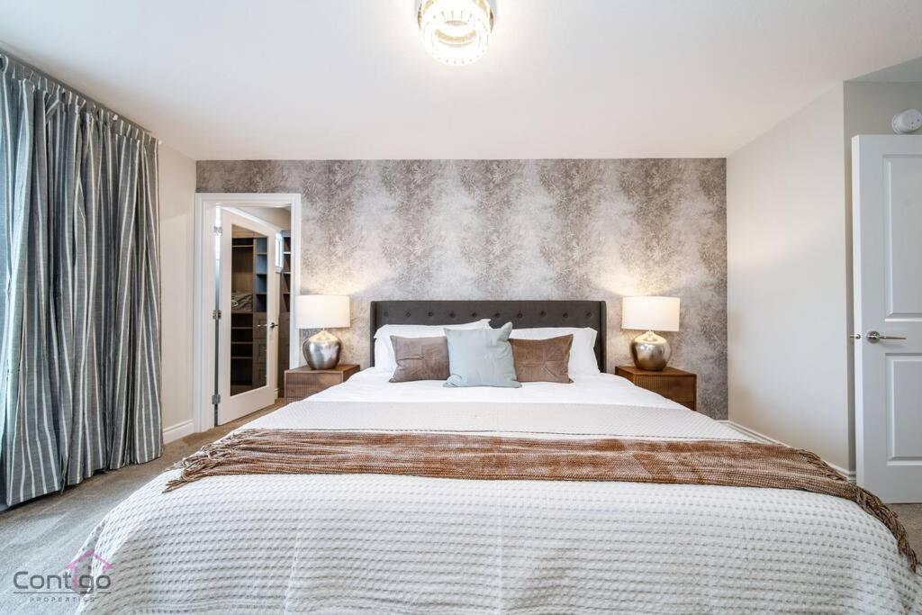 The Azure, Near Dt & University, Two King Beds! Edmonton Kültér fotó