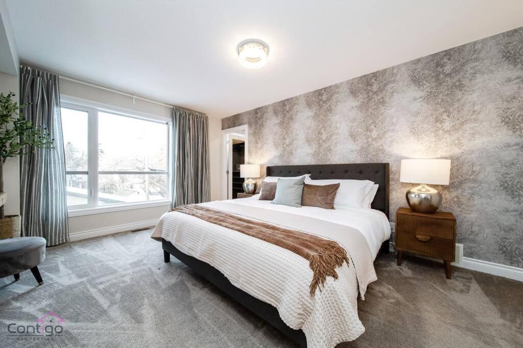 The Azure, Near Dt & University, Two King Beds! Edmonton Kültér fotó
